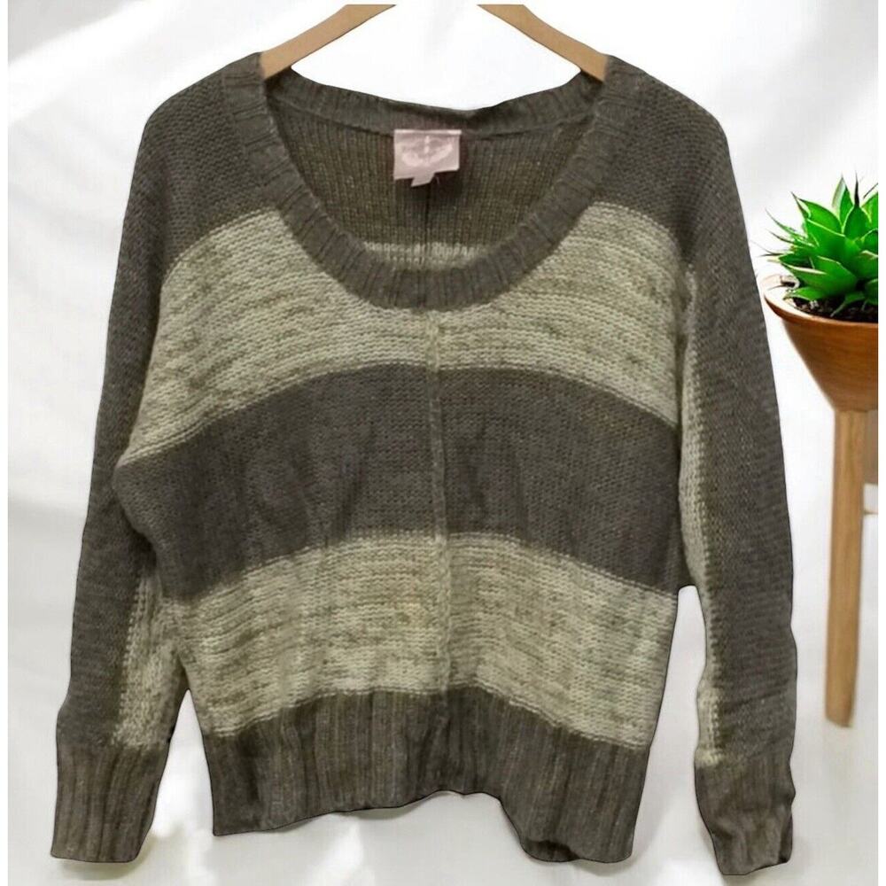 Romeo and Juliet Couture gray white striped sweater Women’s Size M Medium